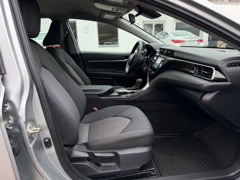 Used 2020 Toyota Camry LE image 11