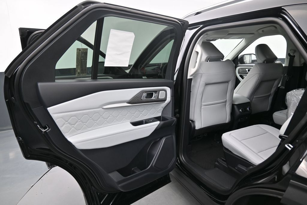 New 2026 Ford Explorer Platinum w/ LUX Leather Package AWD/4WD image 9