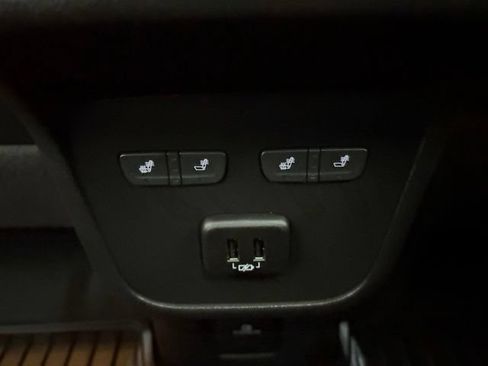 Used 2023 Chevrolet Equinox Premier FWD image 23