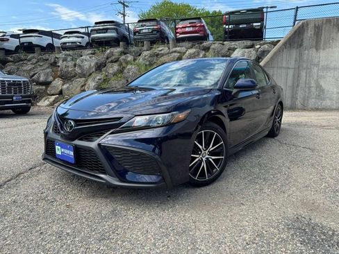 Used 2021 Toyota Camry SE AWD/4WD image 1