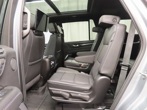 Used 2024 GMC Yukon Denali w/ Denali Reserve Package image 10