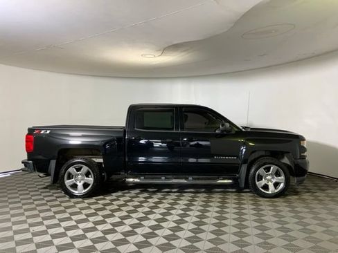 Used 2018 Chevrolet Silverado 1500 LT w/ All Star Edition AWD/4WD image 5