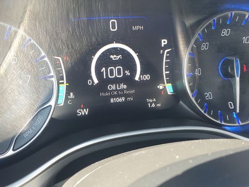 Used 2021 Chrysler Pacifica Touring-L w/ Uconnect Theater Family Group AWD/4WD image 26