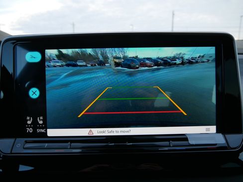 New 2026 Volkswagen Atlas Cross Sport SE image 12