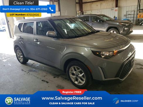 Used 2025 Kia Soul LX w/ LX Technology Package image 5