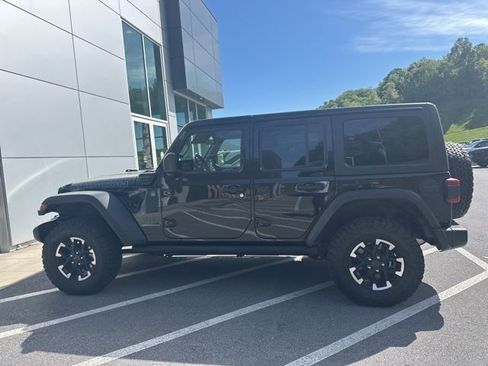 Used 2025 Jeep Wrangler Unlimited Rubicon 4xe w/ Convenience Group AWD/4WD image 29