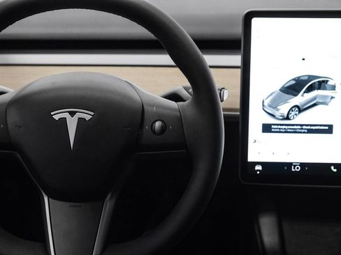 Used 2021 Tesla Model Y Long Range AWD/4WD image 24