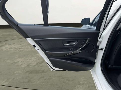 Used 2018 BMW 320i xDrive Sedan image 11