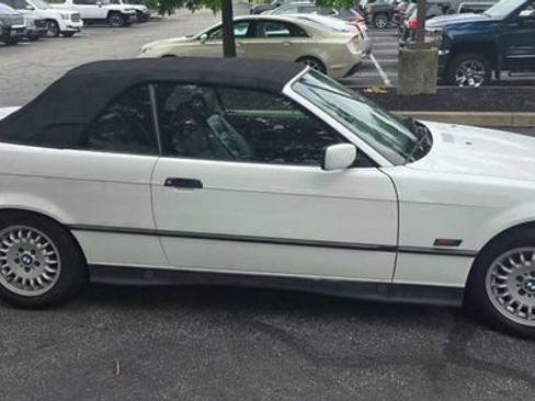 Used 1995 BMW 325i Convertible RWD image 4