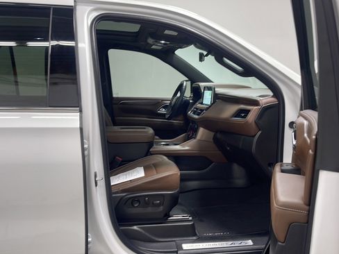 Used 2024 Chevrolet Tahoe High Country AWD/4WD image 23