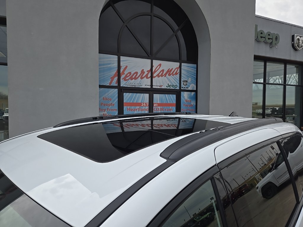 New 2026 Chrysler Pacifica Select w/ S Appearance Package FWD image 20