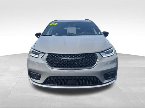 Used 2025 Chrysler Pacifica Limited FWD image 9