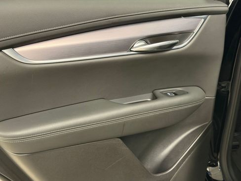Certified 2025 Cadillac XT6 Luxury FWD image 43