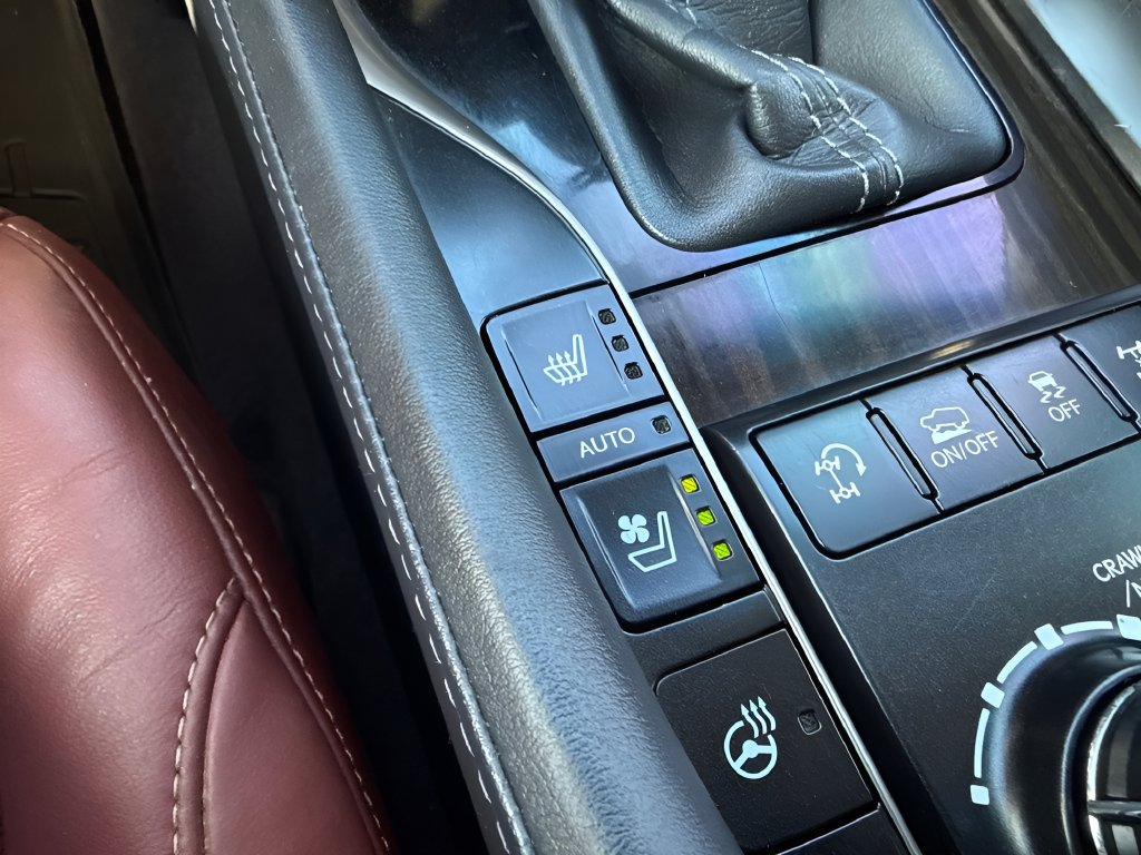 Used 2017 Lexus LX 570 4WD w/ Luxury Package image 21