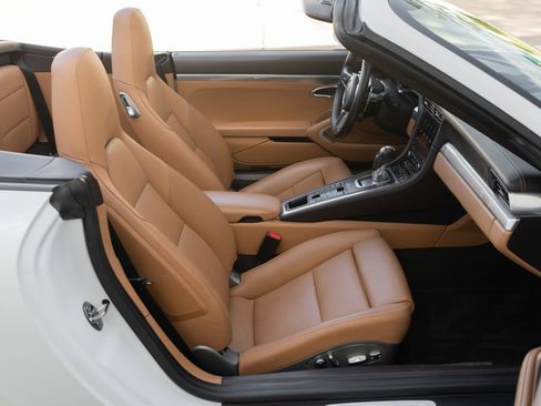 Used 2018 Porsche 911 Carrera 4S image 21