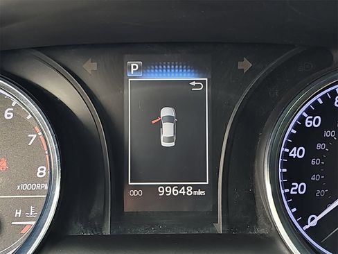 Used 2019 Toyota Camry SE w/ Carpet Mat Package image 17