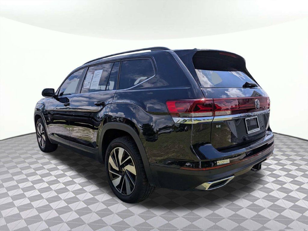 Used 2024 Volkswagen Atlas SE AWD/4WD image 5