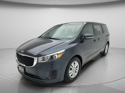 Used 2017 Kia Sedona LX FWD image 3