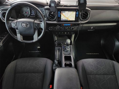 Used 2016 Toyota Tacoma SR image 28