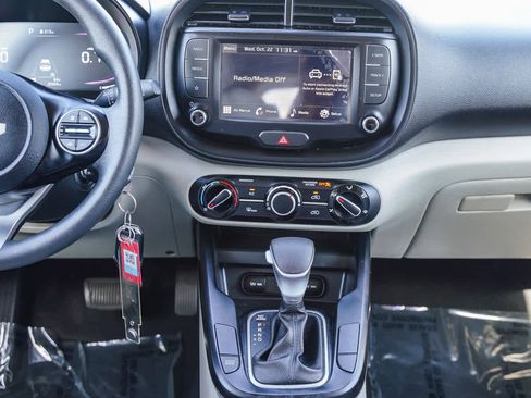 Used 2023 Kia Soul LX image 10