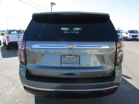 Used 2023 Chevrolet Suburban LT image 7