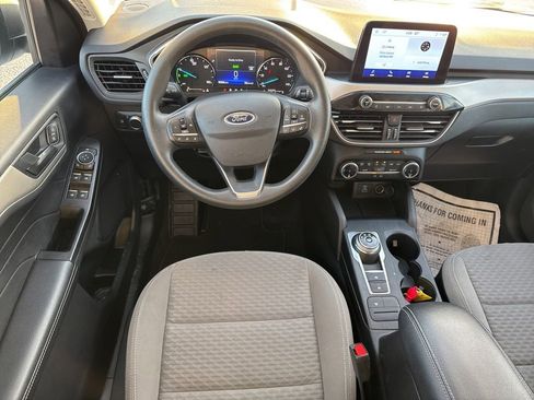 Used 2022 Ford Escape SE image 16