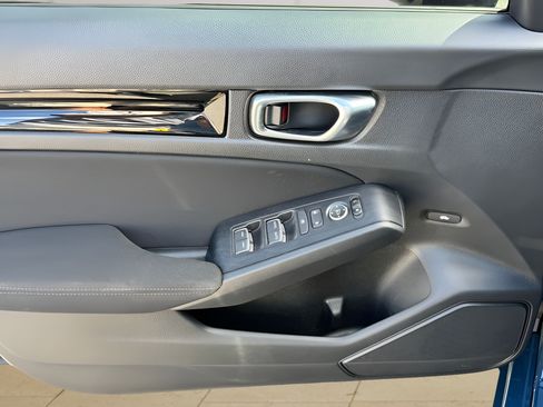 Used 2025 Honda Civic Sport image 13