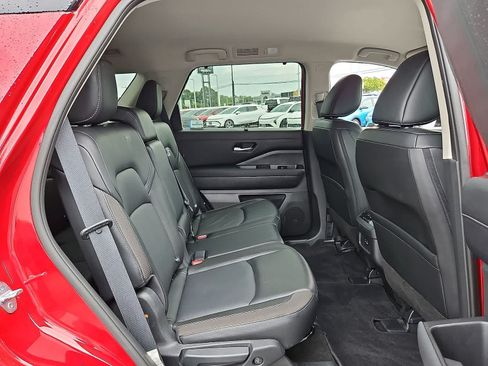Used 2023 Nissan Pathfinder SL w/ Lighting Package (N92) AWD/4WD image 32