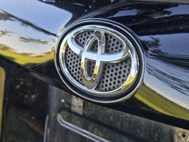 Used 2018 Toyota RAV4 SE w/ Power Extra Value Package FWD image 8