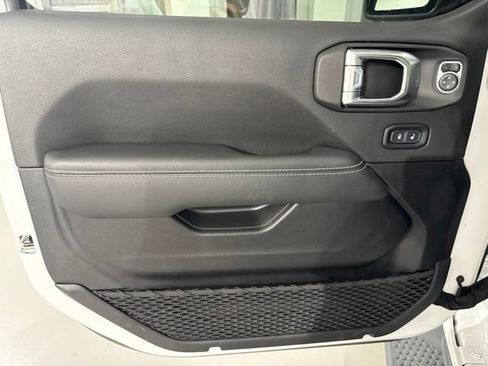 Used 2022 Jeep Wrangler Unlimited Sahara AWD/4WD image 17