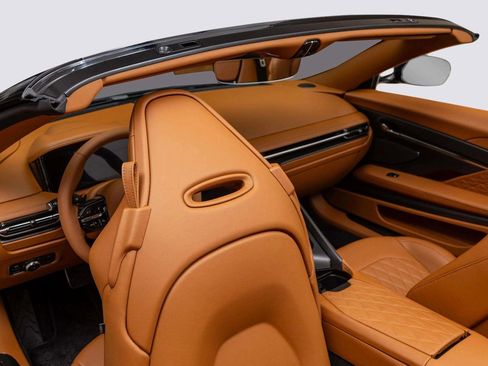 Used 2026 Aston Martin DB12 Convertible image 39
