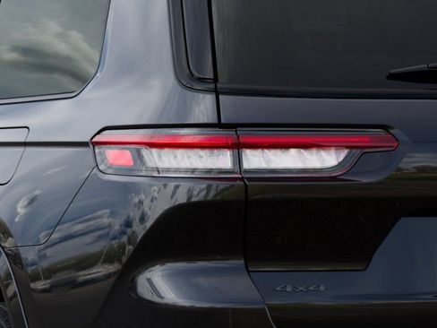 New 2025 Jeep Grand Cherokee L Summit w/ Obsidian Package AWD/4WD image 9