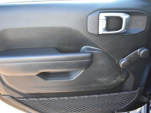 Used 2020 Jeep Gladiator Sport image 11