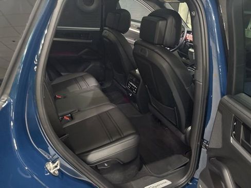 Used 2024 Porsche Cayenne S image 33