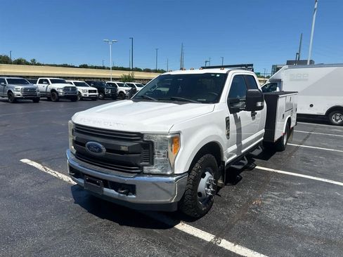 Used 2017 Ford F350 XL w/ Power Equipment Group RWD image 4