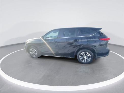 Used 2022 Toyota Highlander XLE image 5