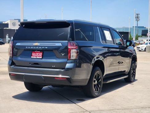 Used 2021 Chevrolet Suburban LT RWD image 6