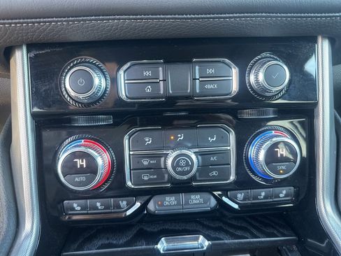 Used 2022 GMC Yukon XL Denali image 27