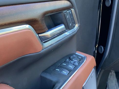 Used 2025 GMC Sierra 2500 Denali Ultimate image 4