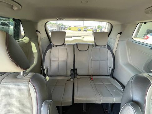 Used 2018 Kia Sedona SX FWD image 26