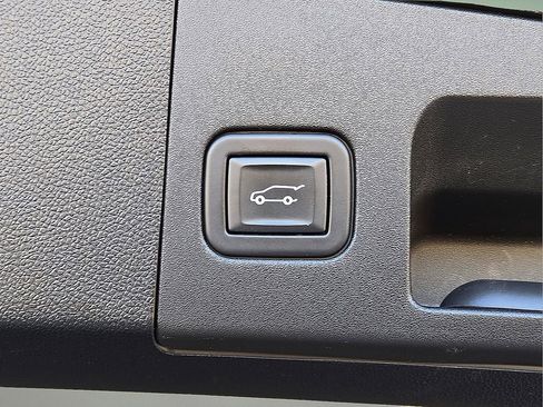 Used 2023 Cadillac XT4 Premium Luxury image 16