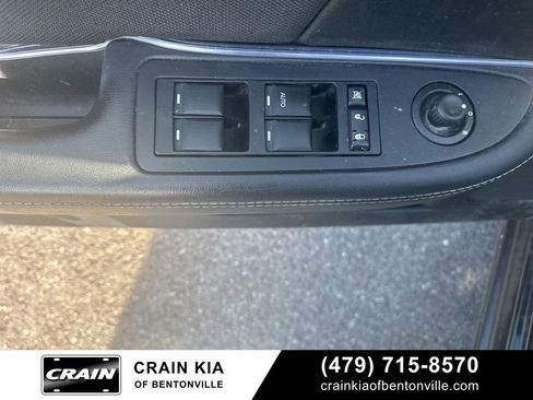 Used 2013 Dodge Avenger SE FWD image 11