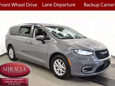 Used 2023 Chrysler Pacifica Touring-L FWD image 40