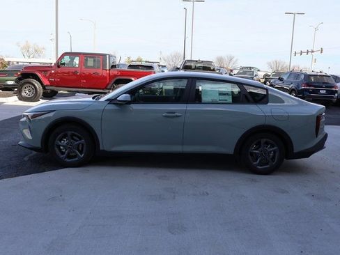 New 2025 Kia K4 LXS image 4