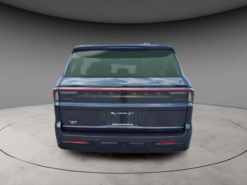 New 2027 Lincoln Navigator Reserve w/ Jet Appearance Package AWD/4WD image 7