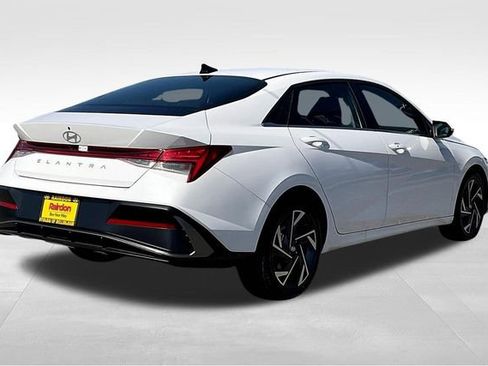 New 2025 Hyundai Elantra SEL image 13