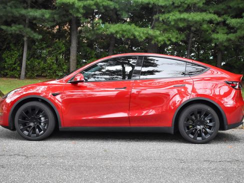 Used 2022 Tesla Model Y Long Range image 5
