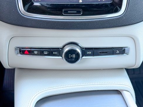 Used 2022 Volvo XC90 T5 Momentum w/ Climate Package image 28