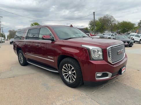 Used 2016 GMC Yukon XL Denali w/ Open Road Package AWD/4WD image 4