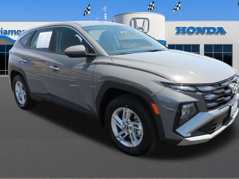Used 2025 Hyundai Tucson SE FWD image 1